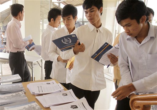 Cambodian Student (Source: http://khmernz.blogspot.com)